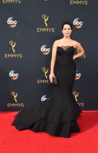 neve-campbell-2016-emmys